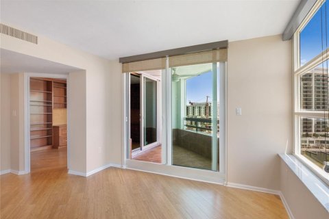Condominio en alquiler en Sarasota, Florida, 3 dormitorios, 215.07 m2 № 1883035 - foto 13