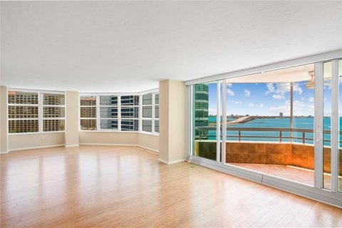 Condominio en alquiler en Sarasota, Florida, 3 dormitorios, 215.07 m2 № 1883035 - foto 3