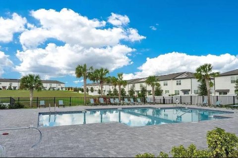 Townhouse in Davenport, Florida 3 bedrooms, 137.5 sq.m. № 1569981 - photo 25