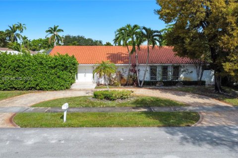 Villa ou maison à louer à Miami, Floride: 4 chambres, 279.26 m2 № 1992757 - photo 2
