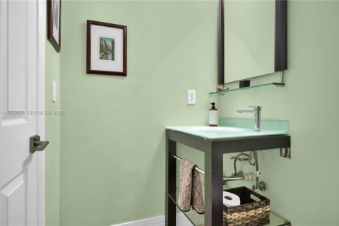 Villa ou maison à louer à Miami, Floride: 4 chambres, 279.26 m2 № 1992757 - photo 28