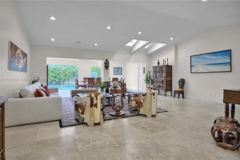 Villa ou maison à louer à Miami, Floride: 4 chambres, 279.26 m2 № 1992757 - photo 7