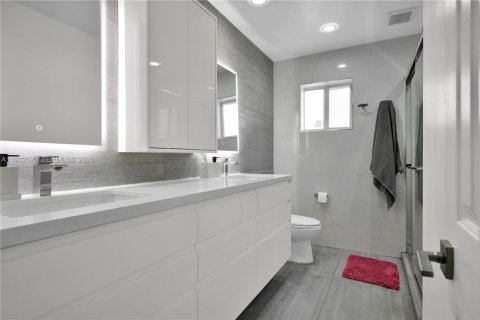Villa ou maison à louer à Miami, Floride: 4 chambres, 279.26 m2 № 1992757 - photo 29