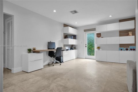 Villa ou maison à louer à Miami, Floride: 4 chambres, 279.26 m2 № 1992757 - photo 16