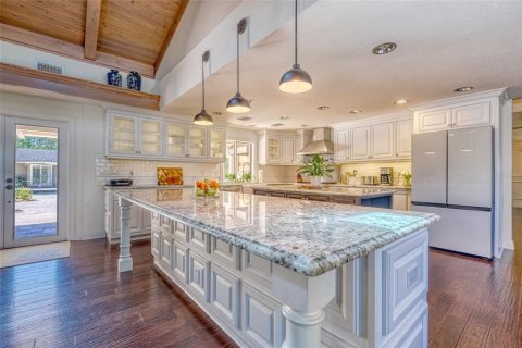 House in Tarpon Springs, Florida 5 bedrooms, 506.5 sq.m. № 1716440 - photo 9