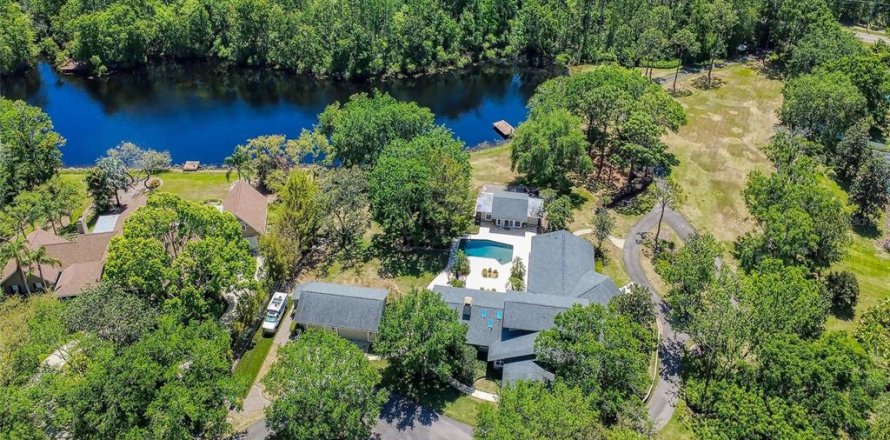 House in Tarpon Springs, Florida 5 bedrooms, 506.5 sq.m. № 1716440