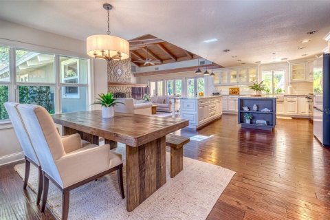 House in Tarpon Springs, Florida 5 bedrooms, 506.5 sq.m. № 1716440 - photo 4
