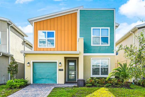 House in Kissimmee, Florida 5 bedrooms, 278.34 sq.m. № 1722432 - photo 1