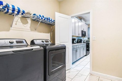 House in Kissimmee, Florida 5 bedrooms, 278.34 sq.m. № 1722432 - photo 26