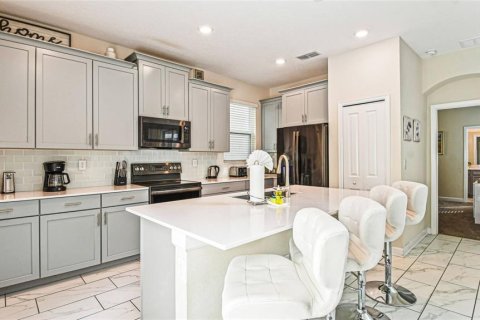 House in Kissimmee, Florida 5 bedrooms, 278.34 sq.m. № 1722432 - photo 7