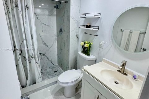Copropriété à vendre à Hallandale Beach, Floride: 2 chambres, 111.48 m2 № 2065760 - photo 14