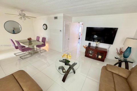 Copropriété à vendre à Hallandale Beach, Floride: 2 chambres, 111.48 m2 № 2065760 - photo 7