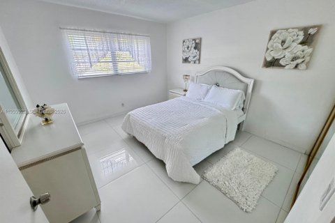 Copropriété à vendre à Hallandale Beach, Floride: 2 chambres, 111.48 m2 № 2065760 - photo 16