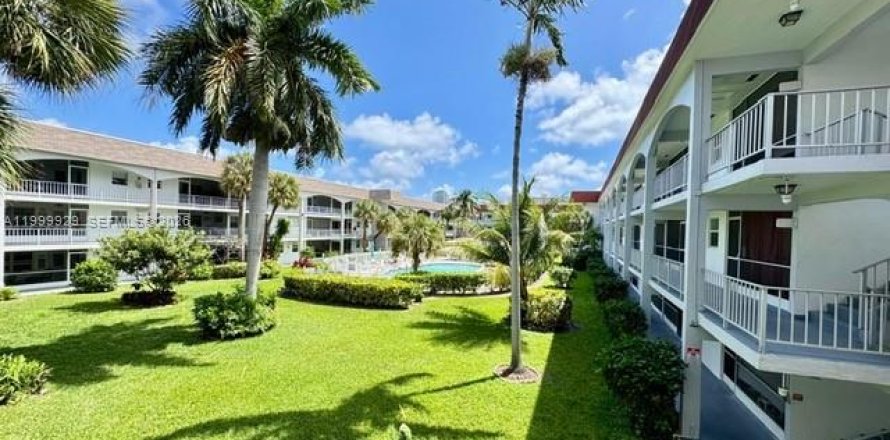 Condo à Hallandale Beach, Floride, 2 chambres  № 2065760