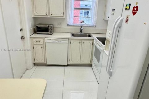 Copropriété à vendre à Hallandale Beach, Floride: 2 chambres, 111.48 m2 № 2065760 - photo 10
