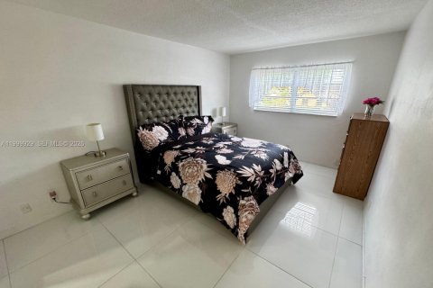 Copropriété à vendre à Hallandale Beach, Floride: 2 chambres, 111.48 m2 № 2065760 - photo 11