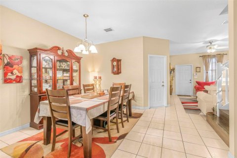 Townhouse in Miami, Florida 4 bedrooms, 166.57 sq.m. № 1783819 - photo 6