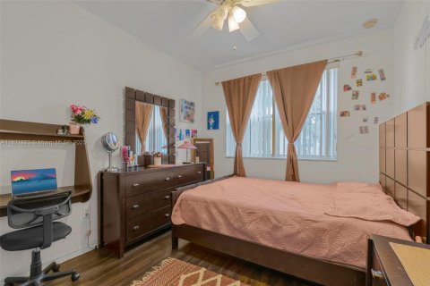 Townhouse in Miami, Florida 4 bedrooms, 166.57 sq.m. № 1783819 - photo 20