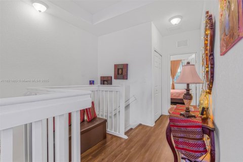 Townhouse in Miami, Florida 4 bedrooms, 166.57 sq.m. № 1783819 - photo 16