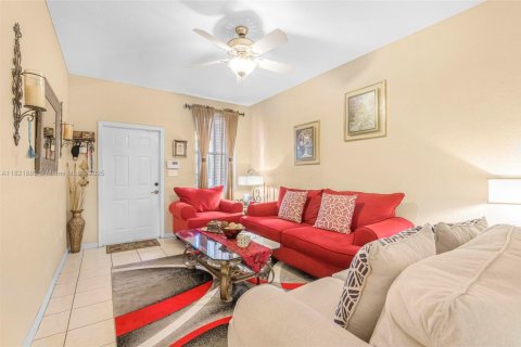 Townhouse in Miami, Florida 4 bedrooms, 166.57 sq.m. № 1783819 - photo 4