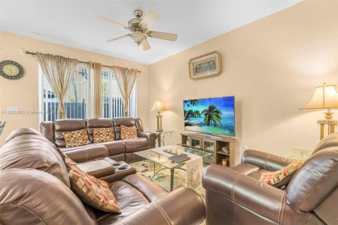 Townhouse in Miami, Florida 4 bedrooms, 166.57 sq.m. № 1783819 - photo 8