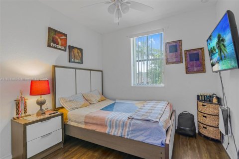 Townhouse in Miami, Florida 4 bedrooms, 166.57 sq.m. № 1783819 - photo 21