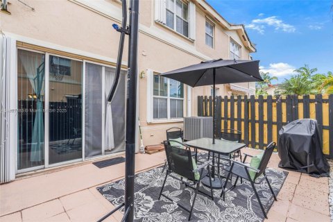 Townhouse in Miami, Florida 4 bedrooms, 166.57 sq.m. № 1783819 - photo 27