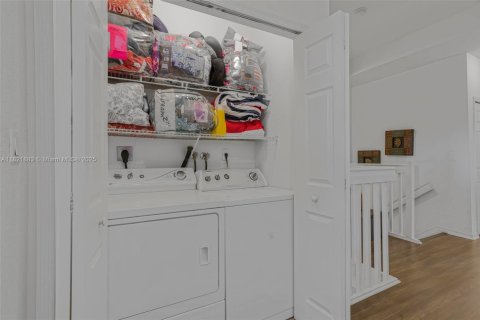 Townhouse in Miami, Florida 4 bedrooms, 166.57 sq.m. № 1783819 - photo 24
