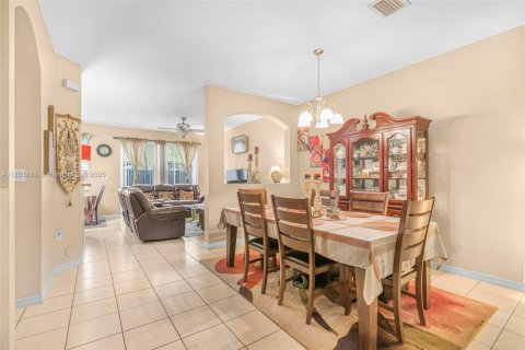 Townhouse in Miami, Florida 4 bedrooms, 166.57 sq.m. № 1783819 - photo 5