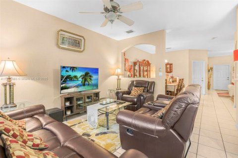 Townhouse in Miami, Florida 4 bedrooms, 166.57 sq.m. № 1783819 - photo 9