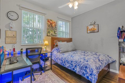 Townhouse in Miami, Florida 4 bedrooms, 166.57 sq.m. № 1783819 - photo 22