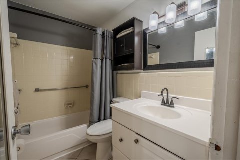 Condo in Seminole, Florida, 1 bedroom  № 1576619 - photo 20