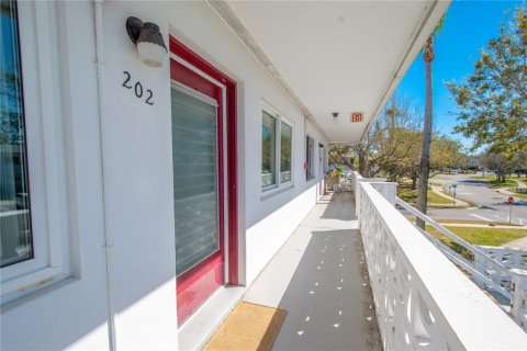 Condo in Seminole, Florida, 1 bedroom  № 1576619 - photo 4
