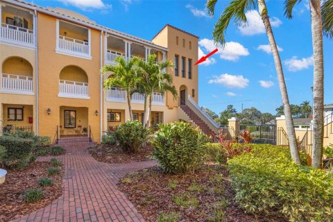 Condo in Saint Petersburg, Florida, 2 bedrooms  № 2129315 - photo 27