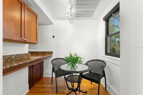 Condo in Saint Petersburg, Florida, 2 bedrooms  № 2129315 - photo 12