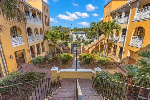Condo in Saint Petersburg, Florida, 2 bedrooms  № 2129315 - photo 3