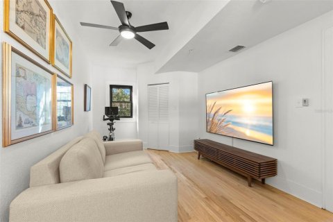 Condo in Saint Petersburg, Florida, 2 bedrooms  № 2129315 - photo 22