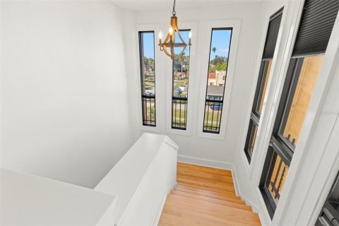 Condo in Saint Petersburg, Florida, 2 bedrooms  № 2129315 - photo 16