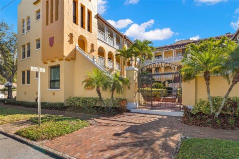 Condo in Saint Petersburg, Florida, 2 bedrooms № 2129315