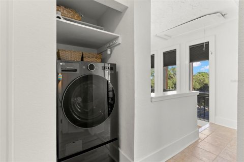 Condo in Saint Petersburg, Florida, 2 bedrooms  № 2129315 - photo 25