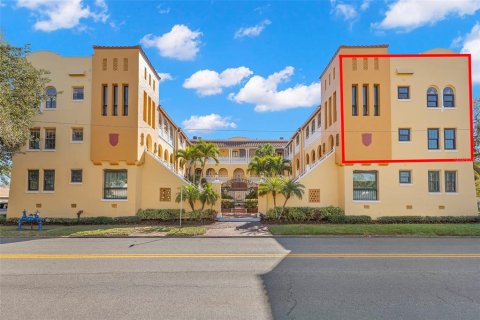 Condo in Saint Petersburg, Florida, 2 bedrooms  № 2129315 - photo 4