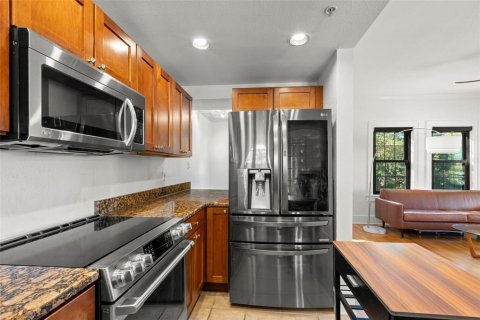 Condo in Saint Petersburg, Florida, 2 bedrooms  № 2129315 - photo 11