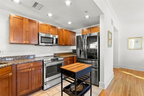 Condo in Saint Petersburg, Florida, 2 bedrooms  № 2129315 - photo 10