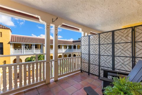 Condo in Saint Petersburg, Florida, 2 bedrooms  № 2129315 - photo 18