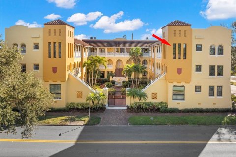 Condo in Saint Petersburg, Florida, 2 bedrooms  № 2129315 - photo 28