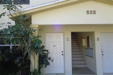 Condominio en venta en Fort Lauderdale, Florida, 2 dormitorios № 1713023 - foto 1