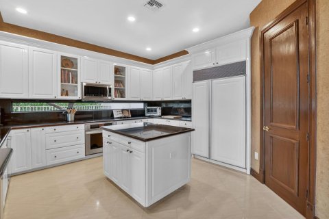 House in Boca Raton, Florida 5 bedrooms, 436.64 sq.m. № 2089402 - photo 10