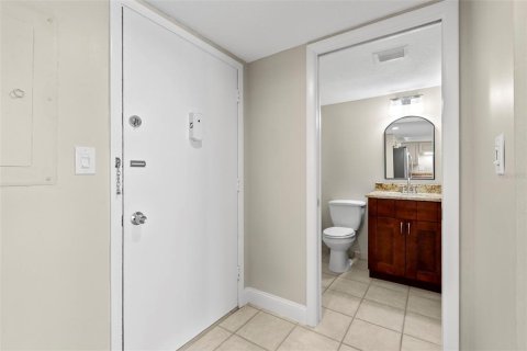 Copropriété à louer à Treasure Island, Floride: 1 chambre, 82.22 m2 № 2117930 - photo 13