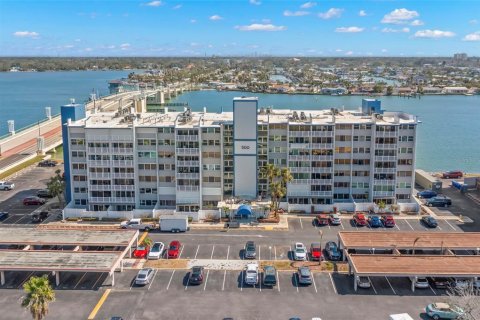 Condo à Treasure Island, Floride, 1 chambre  № 2117930