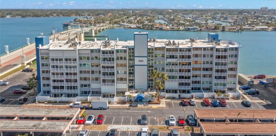 Condo à Treasure Island, Floride, 1 chambre  № 2117930